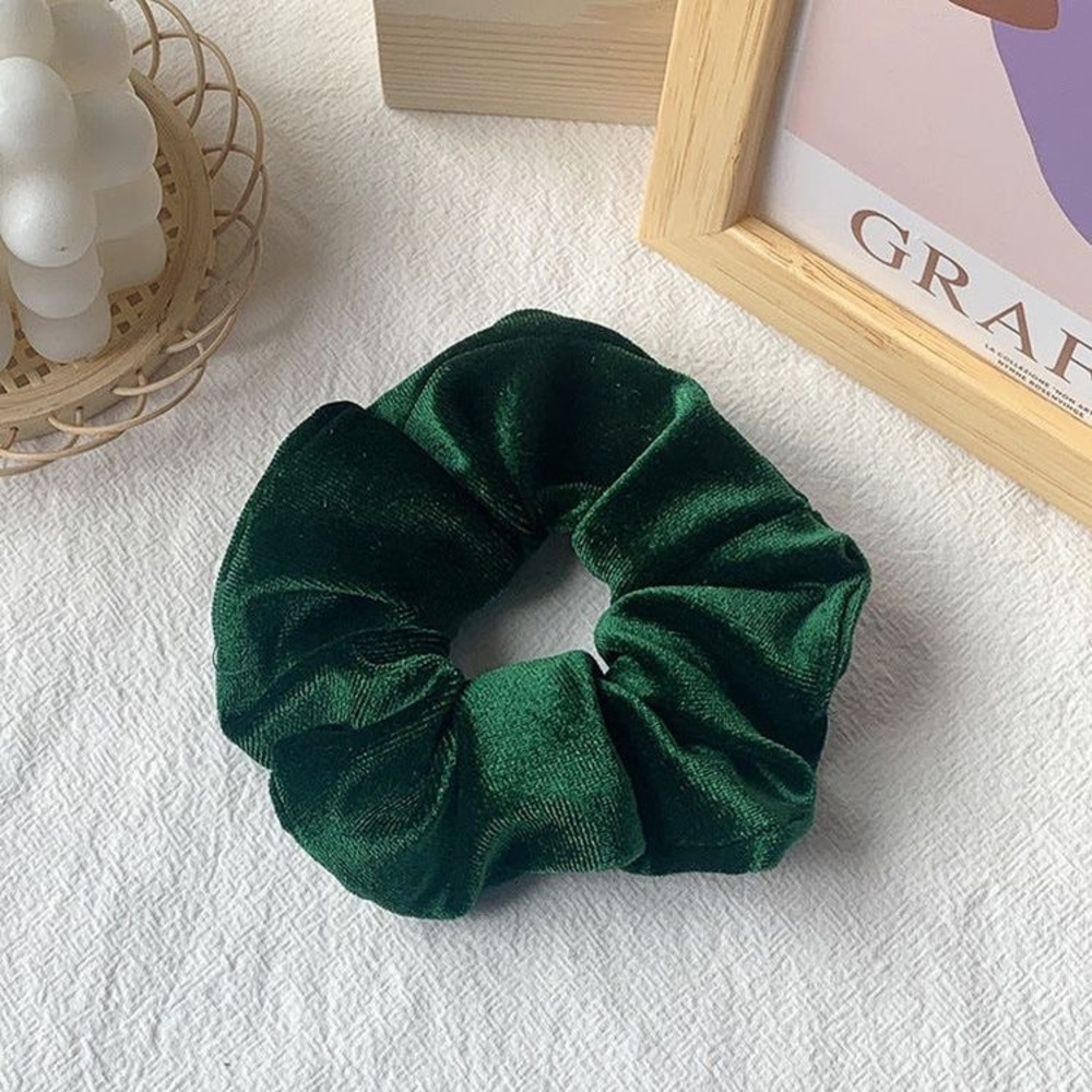 🌟 Forest Green Velvet Scrunchie
